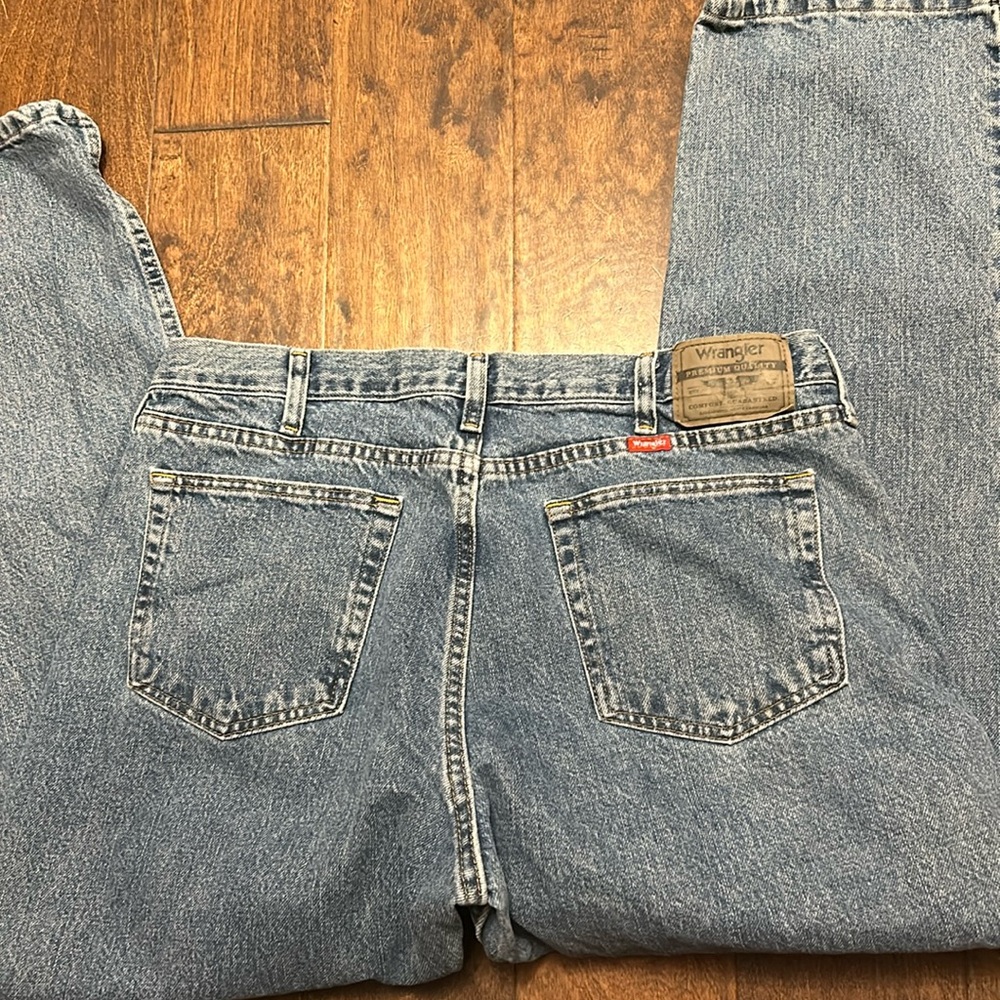 Wrangler relaxed fit jeans 36x30